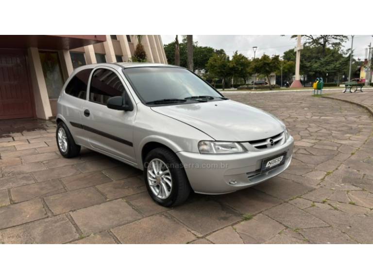 CHEVROLET - CELTA - 2005/2005 - Prata - R$ 16.950,00