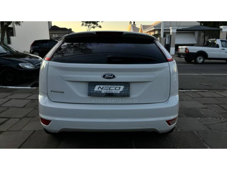 FORD - FOCUS - 2012/2012 - Branca - R$ 44.950,00