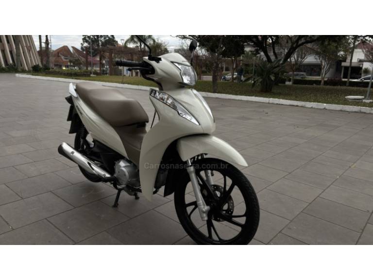 HONDA - BIZ 125 - 2023/2023 - Branca - R$ 16.950,00