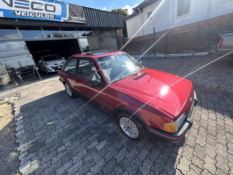 FORD - ESCORT - 1989/1989 - Vinho - R$ 19.920,00