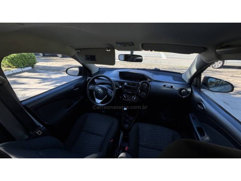 TOYOTA - ETIOS - 2016/2016 - Cinza - R$ 49.950,00
