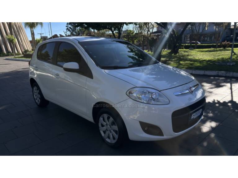 FIAT - PALIO - 2015/2015 - Branca - R$ 35.450,00
