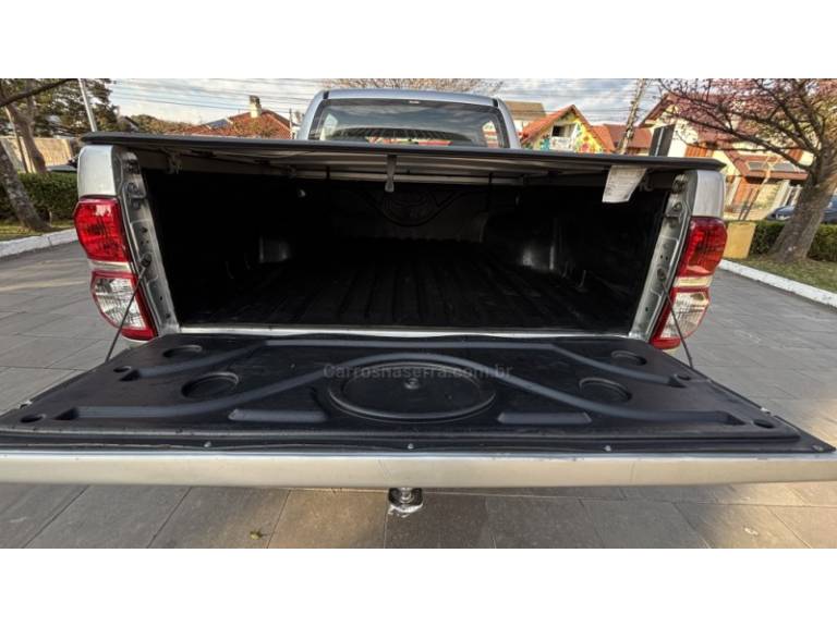 TOYOTA - HILUX - 2006/2006 - Prata - R$ 99.950,00
