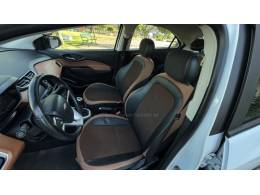 CHEVROLET - ONIX - 2017/2017 - Bronze - R$ 65.950,00