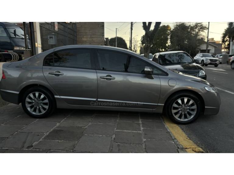 HONDA - CIVIC - 2011/2011 - Cinza - R$ 55.950,00