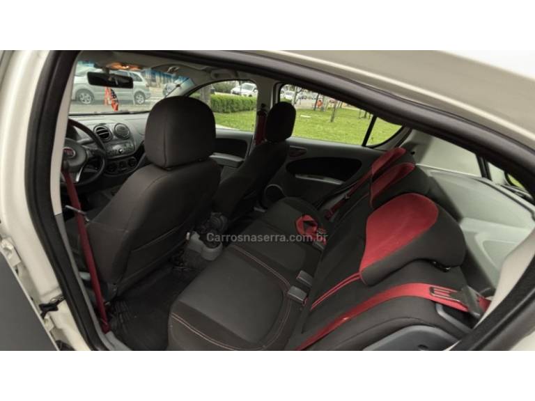 FIAT - PALIO - 2013/2013 - Branca - R$ 39.950,00