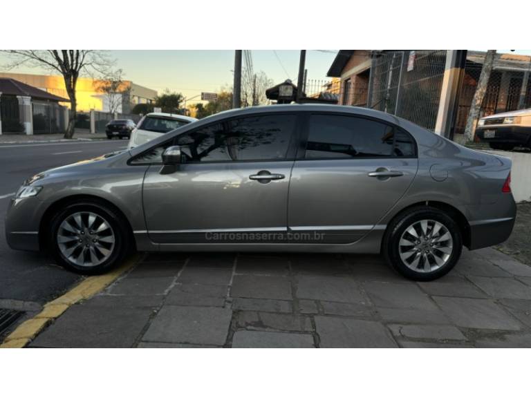 HONDA - CIVIC - 2011/2011 - Cinza - R$ 55.950,00