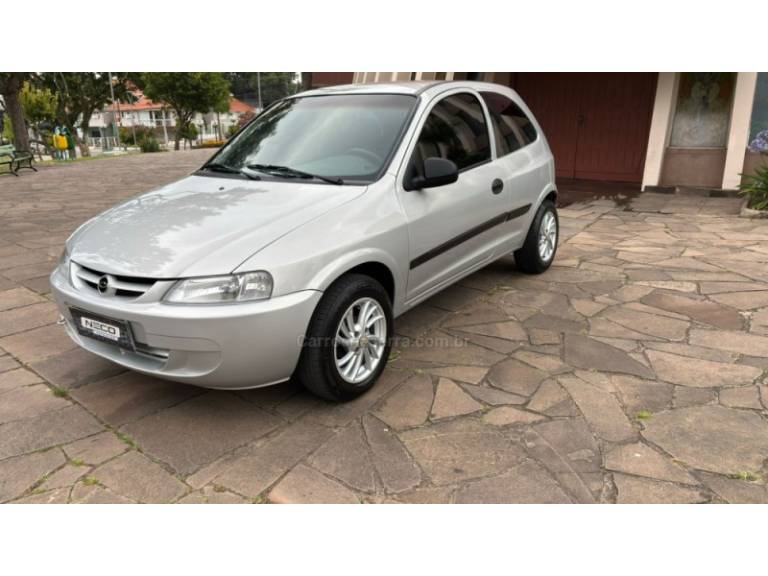 CHEVROLET - CELTA - 2005/2005 - Prata - R$ 16.950,00