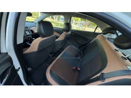 CHEVROLET - ONIX - 2017/2017 - Bronze - R$ 65.950,00