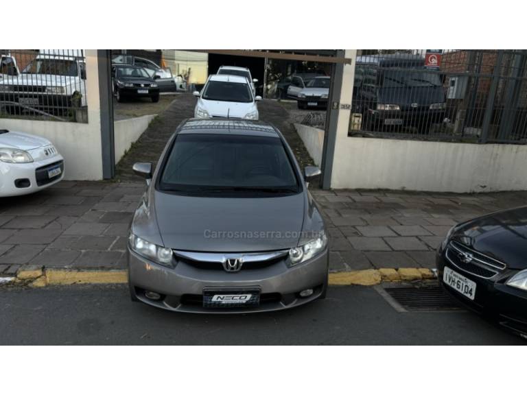 HONDA - CIVIC - 2011/2011 - Cinza - R$ 55.950,00
