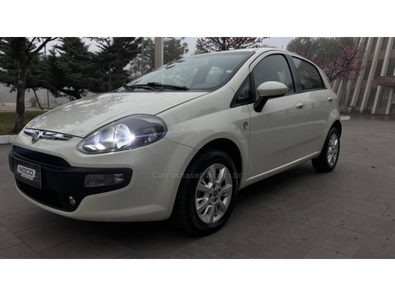 FIAT - PUNTO - 2016/2016 - Branca - R$ 45.950,00
