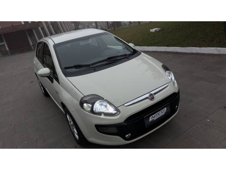 FIAT - PUNTO - 2016/2016 - Branca - R$ 45.950,00