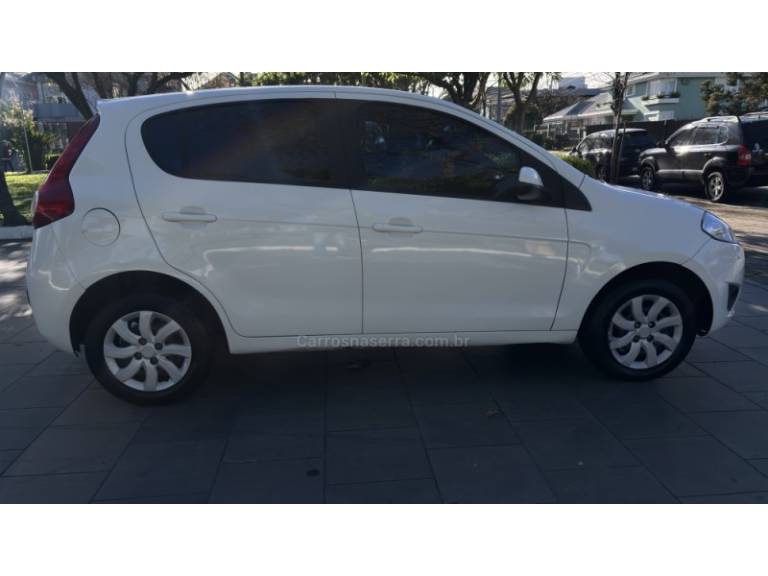 FIAT - PALIO - 2015/2015 - Branca - R$ 35.450,00