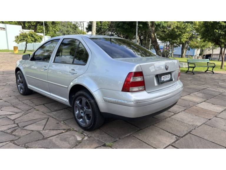 VOLKSWAGEN - BORA - 2006/2006 - Prata - R$ 32.950,00