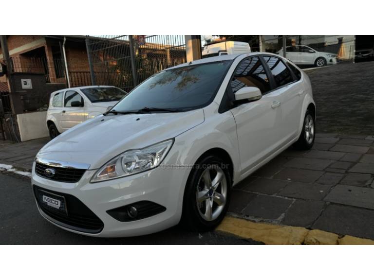 FORD - FOCUS - 2012/2012 - Branca - R$ 44.950,00