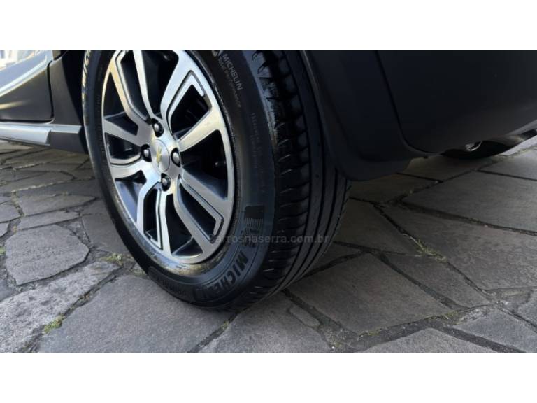 CHEVROLET - ONIX - 2017/2017 - Bronze - R$ 65.950,00