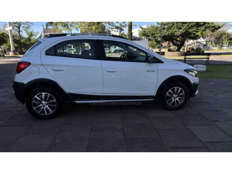 CHEVROLET - ONIX - 2017/2017 - Bronze - R$ 65.950,00