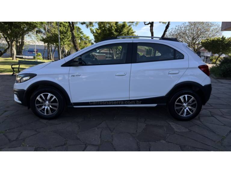 CHEVROLET - ONIX - 2017/2017 - Bronze - R$ 65.950,00