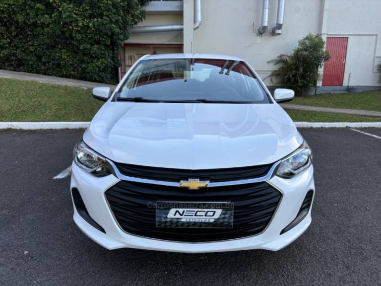 CHEVROLET - ONIX - 2023/2023 - Branca - R$ 69.950,00