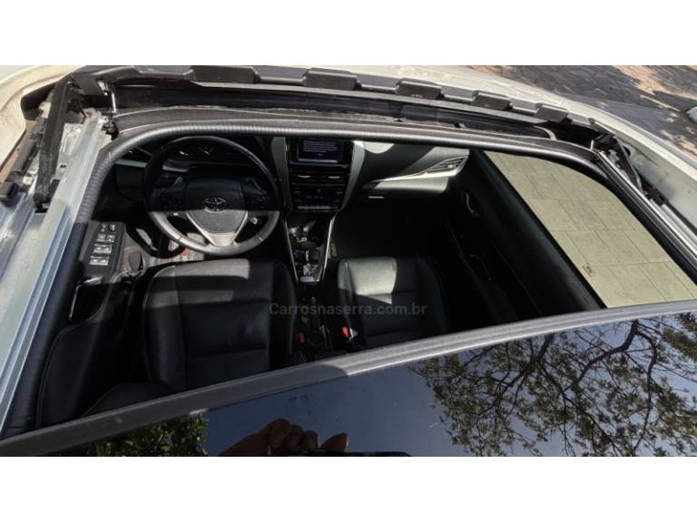 TOYOTA - YARIS - 2021/2021 - Branca - R$ 94.950,00