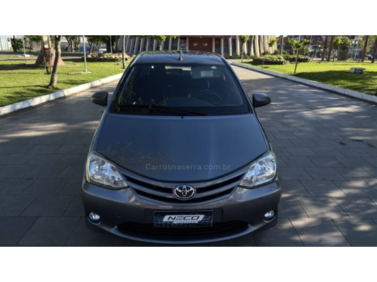 TOYOTA - ETIOS - 2016/2016 - Cinza - R$ 49.950,00
