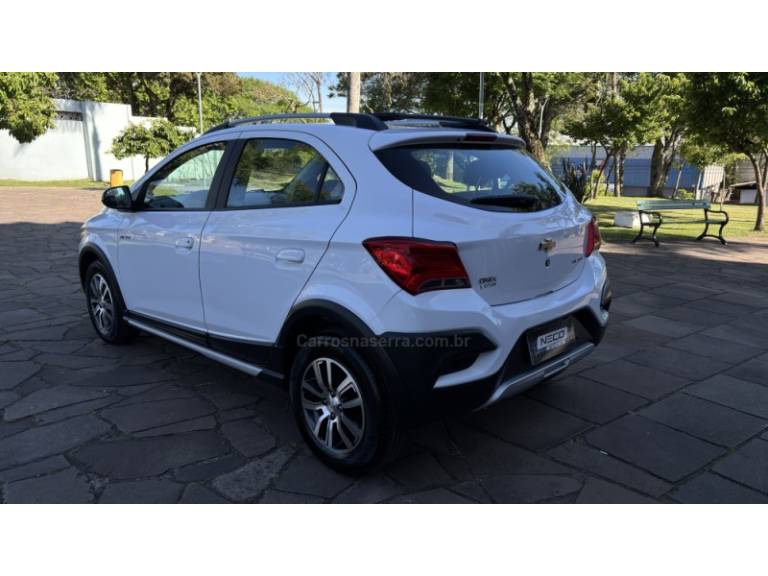 CHEVROLET - ONIX - 2017/2017 - Bronze - R$ 65.950,00