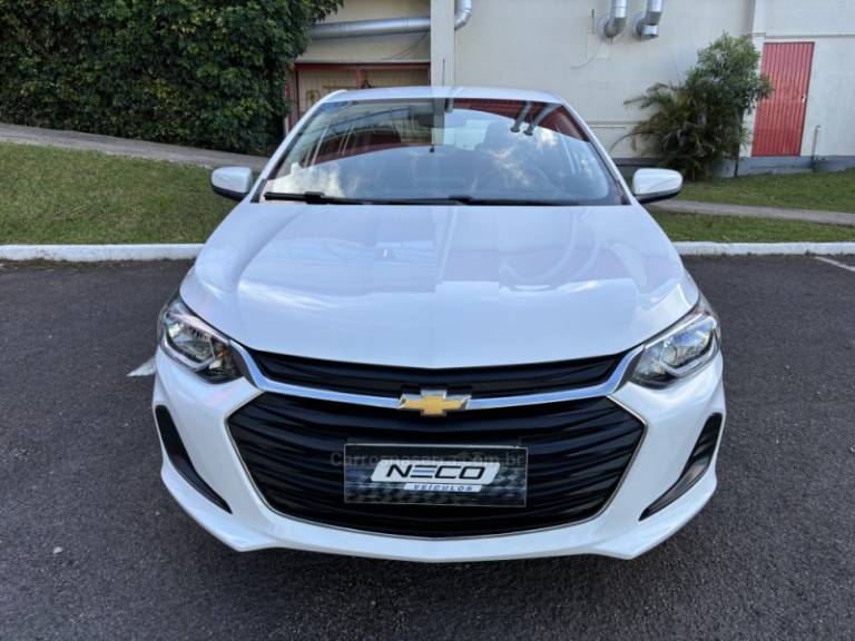 CHEVROLET - ONIX - 2023/2023 - Branca - R$ 69.950,00