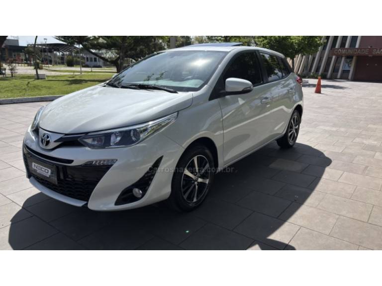TOYOTA - YARIS - 2021/2021 - Branca - R$ 94.950,00