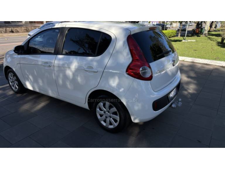 FIAT - PALIO - 2015/2015 - Branca - R$ 35.450,00