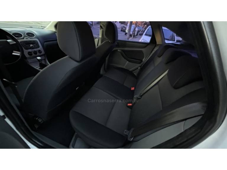 FORD - FOCUS - 2012/2012 - Branca - R$ 44.950,00