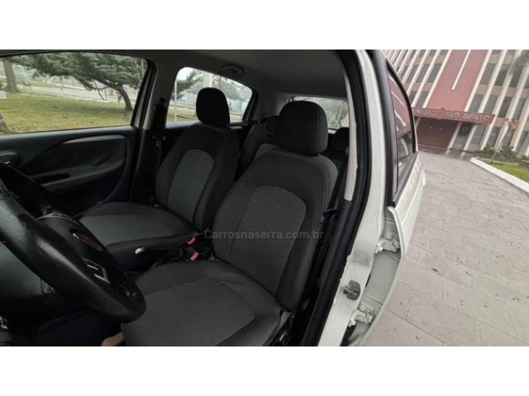 FIAT - PUNTO - 2016/2016 - Branca - R$ 45.950,00