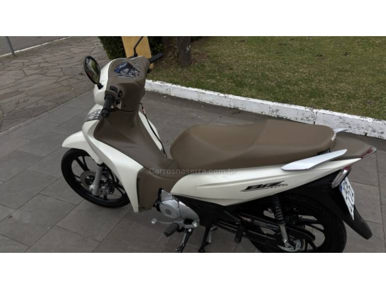 HONDA - BIZ 125 - 2023/2023 - Branca - R$ 16.950,00