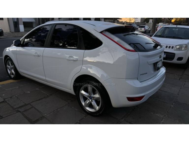FORD - FOCUS - 2012/2012 - Branca - R$ 44.950,00