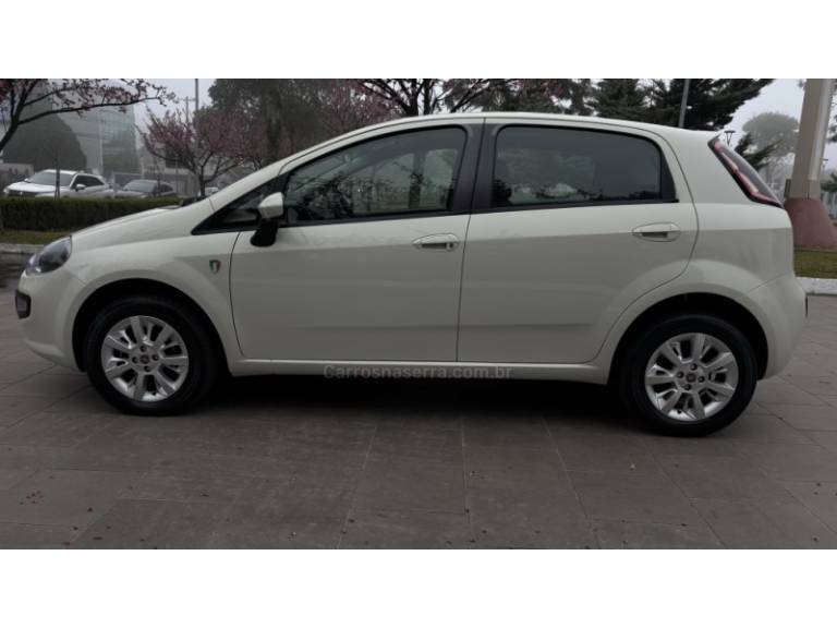 FIAT - PUNTO - 2016/2016 - Branca - R$ 45.950,00