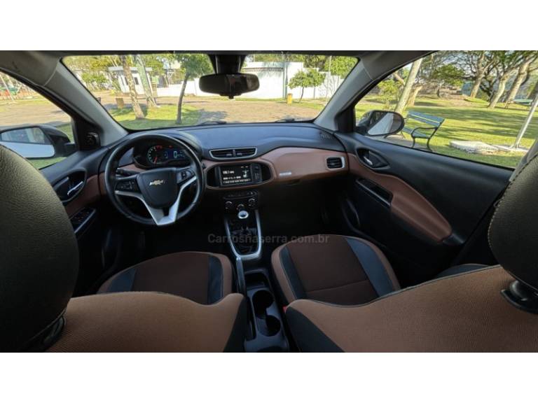 CHEVROLET - ONIX - 2017/2017 - Bronze - R$ 65.950,00