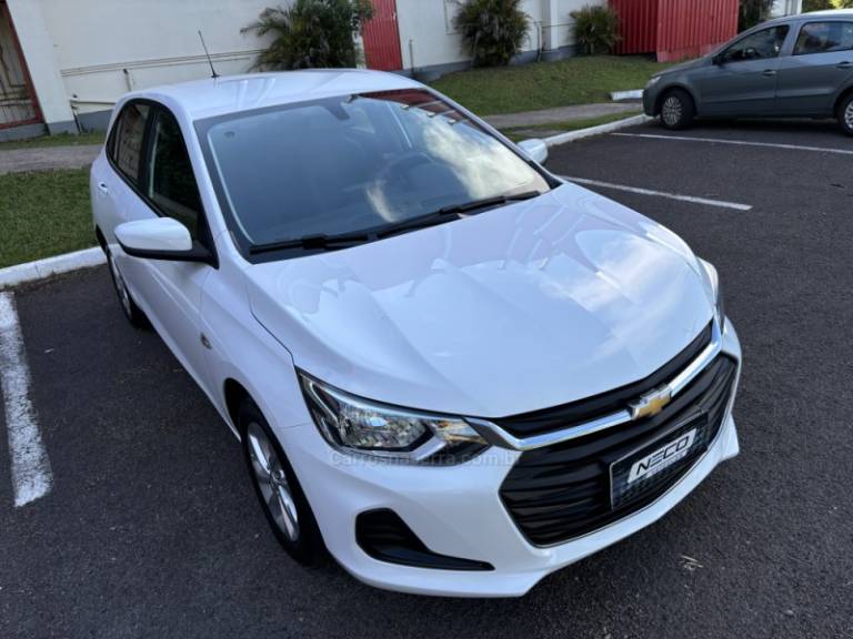 CHEVROLET - ONIX - 2023/2023 - Branca - R$ 69.950,00