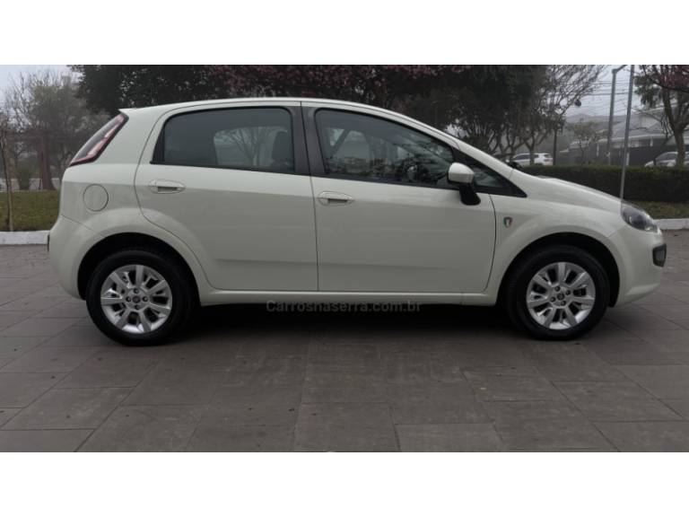 FIAT - PUNTO - 2016/2016 - Branca - R$ 45.950,00