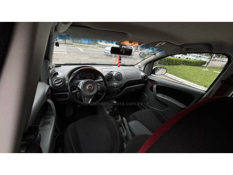 FIAT - PALIO - 2013/2013 - Branca - R$ 39.950,00