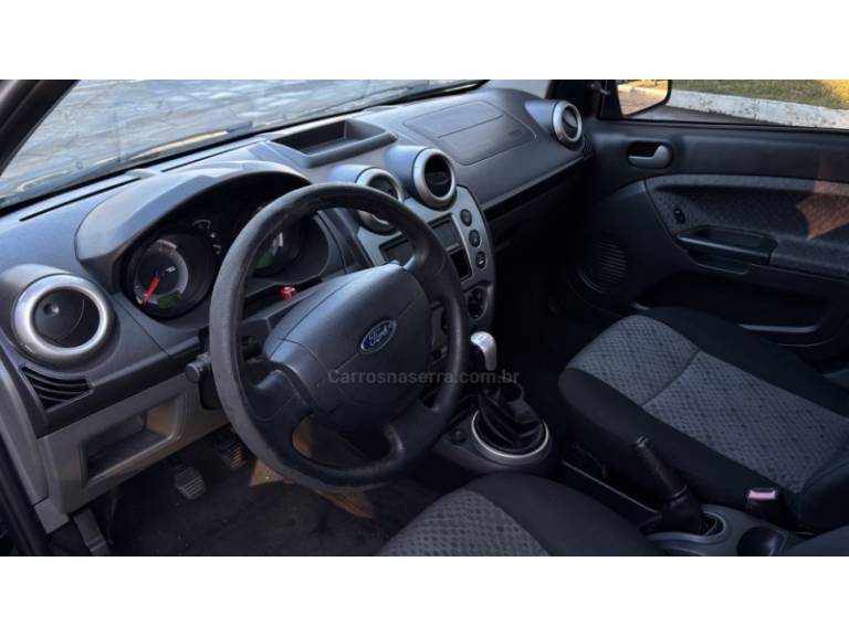 FORD - FIESTA - 2014/2014 - Preta - R$ 27.950,00