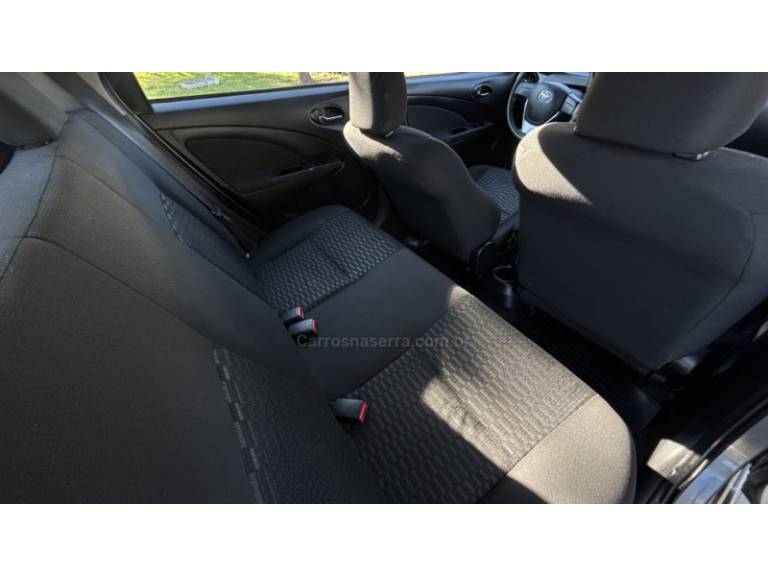 TOYOTA - ETIOS - 2016/2016 - Cinza - R$ 49.950,00