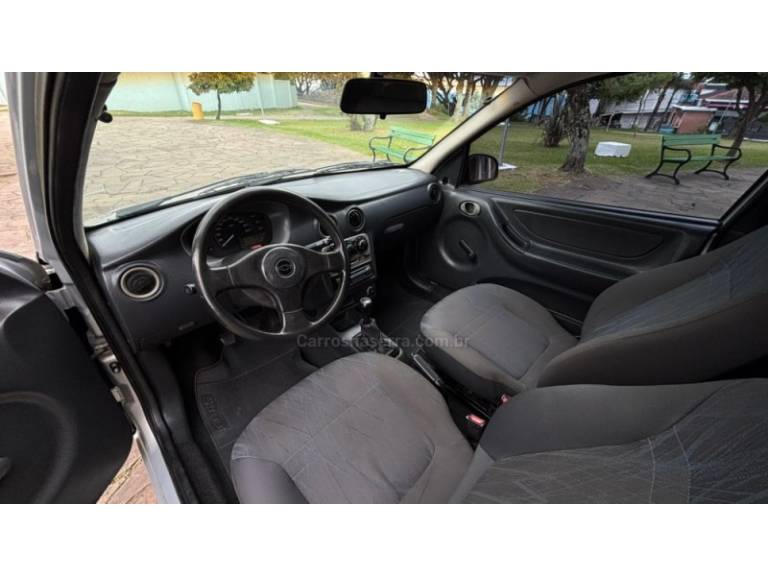 CHEVROLET - CELTA - 2005/2005 - Prata - R$ 16.950,00