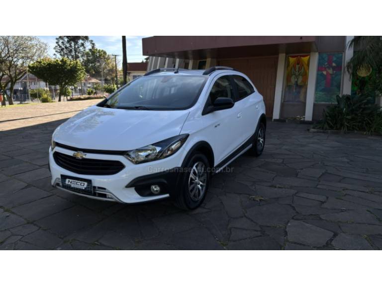 CHEVROLET - ONIX - 2017/2017 - Bronze - R$ 65.950,00